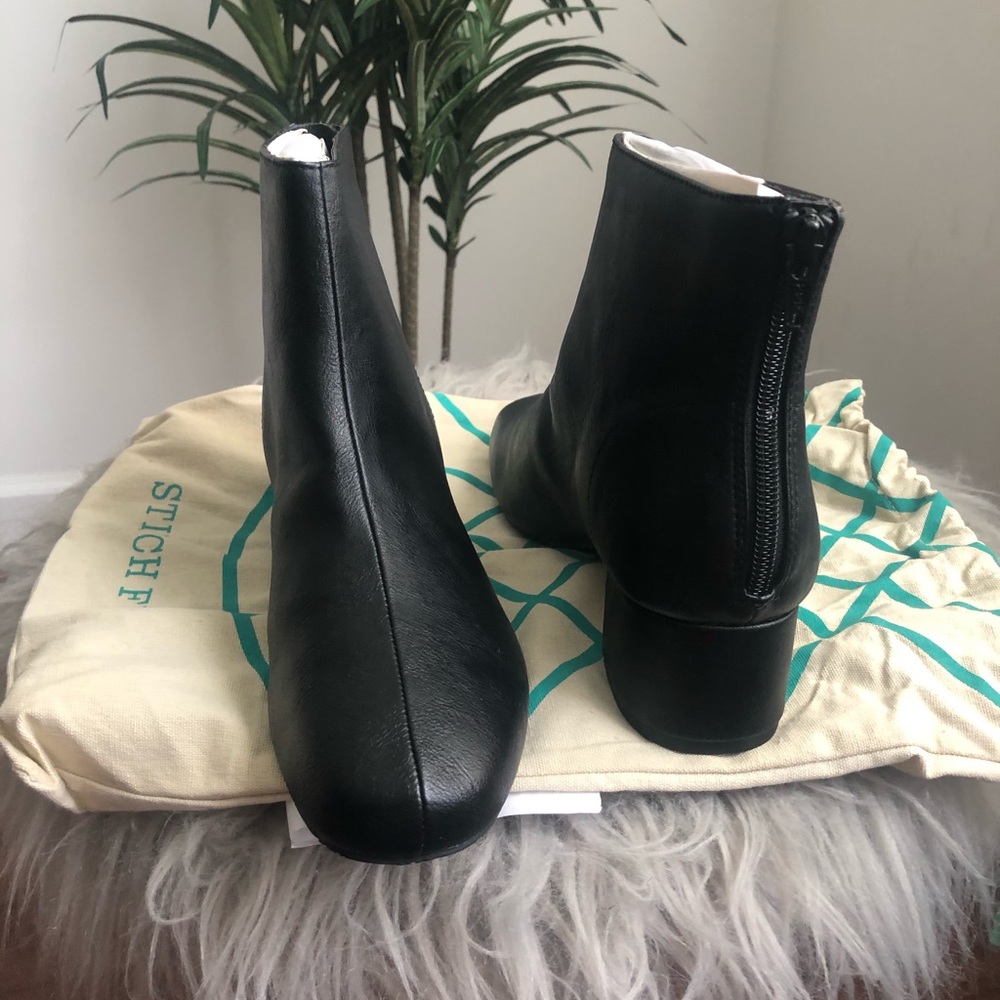 BC footwear heeled bootie